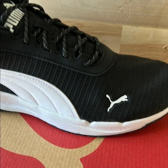 Puma Men\'s Black and White Sneakers size 9.5 main image 6